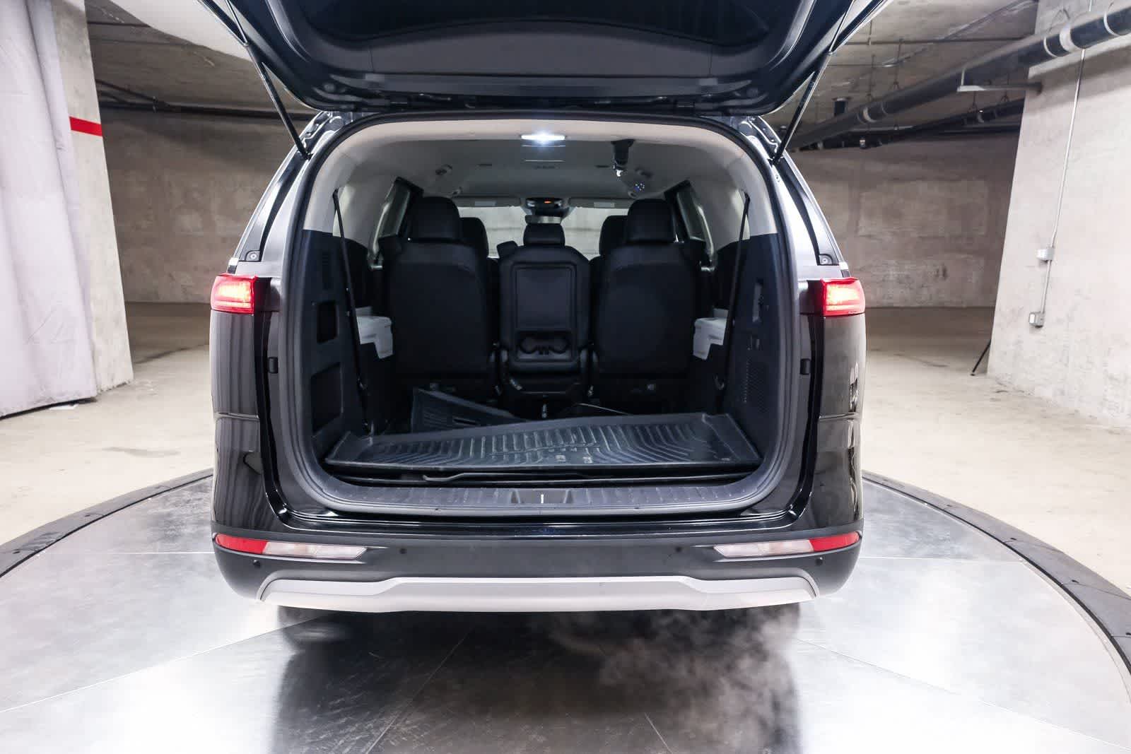 Thumbnail: 2022 Kia Carnival - 21