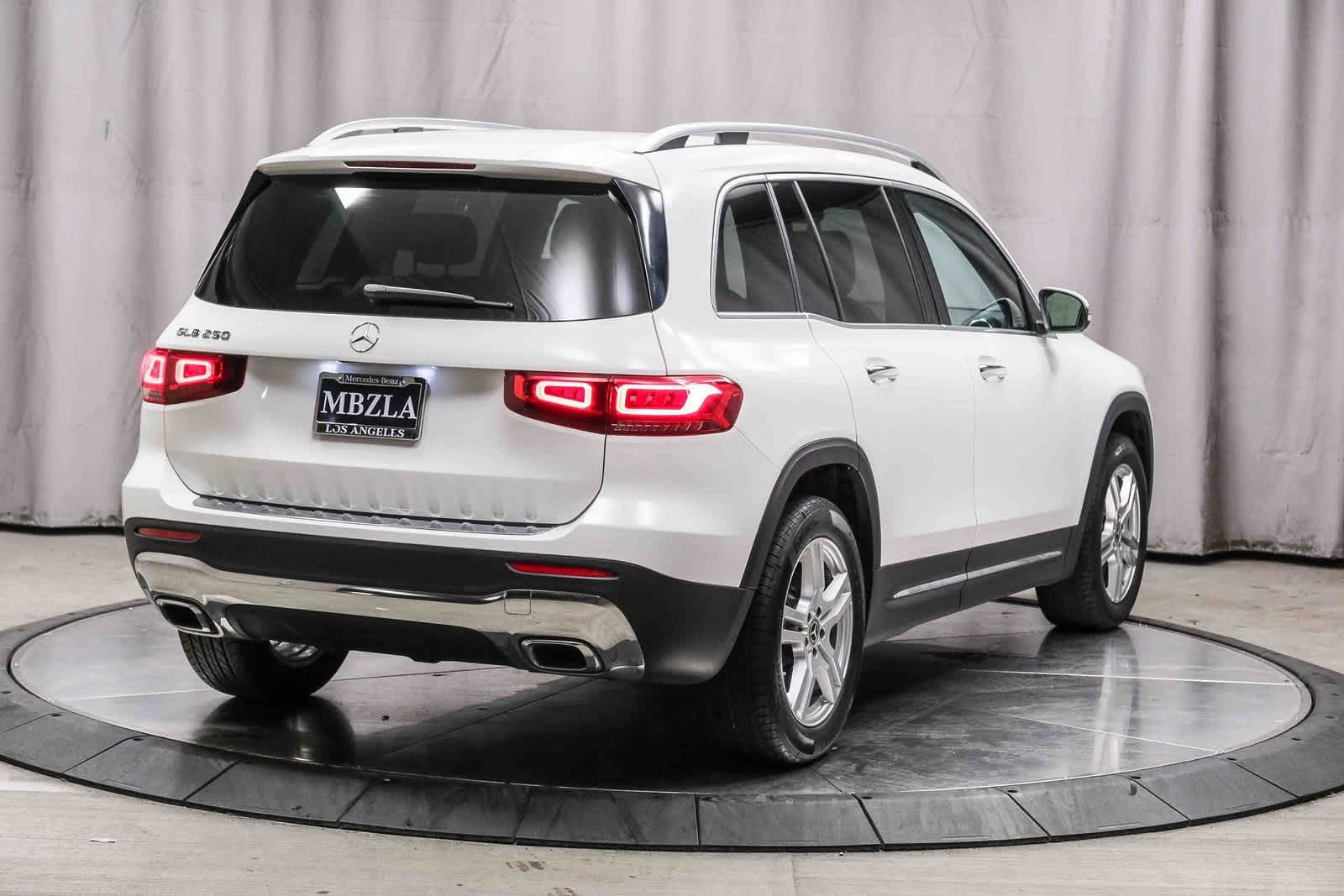 Thumbnail: 2022 Mercedes-Benz GLB - 4