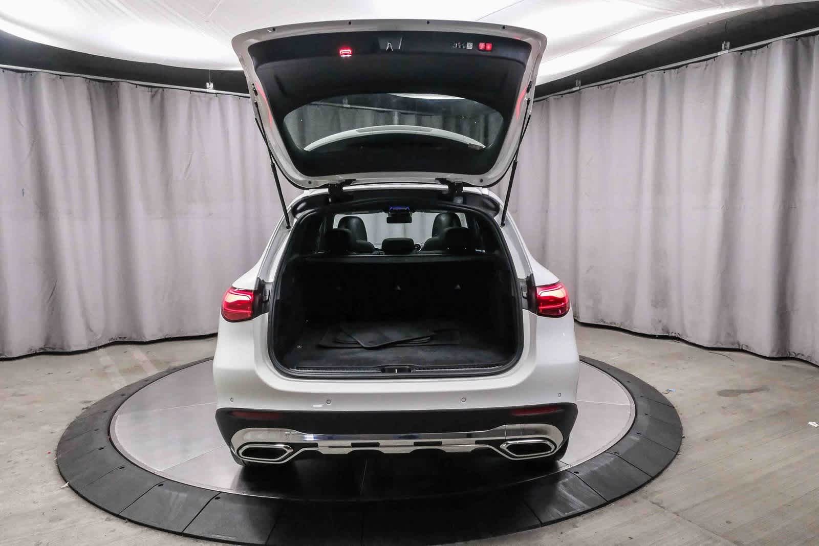 Thumbnail: 2025 Mercedes-Benz GLC - 25