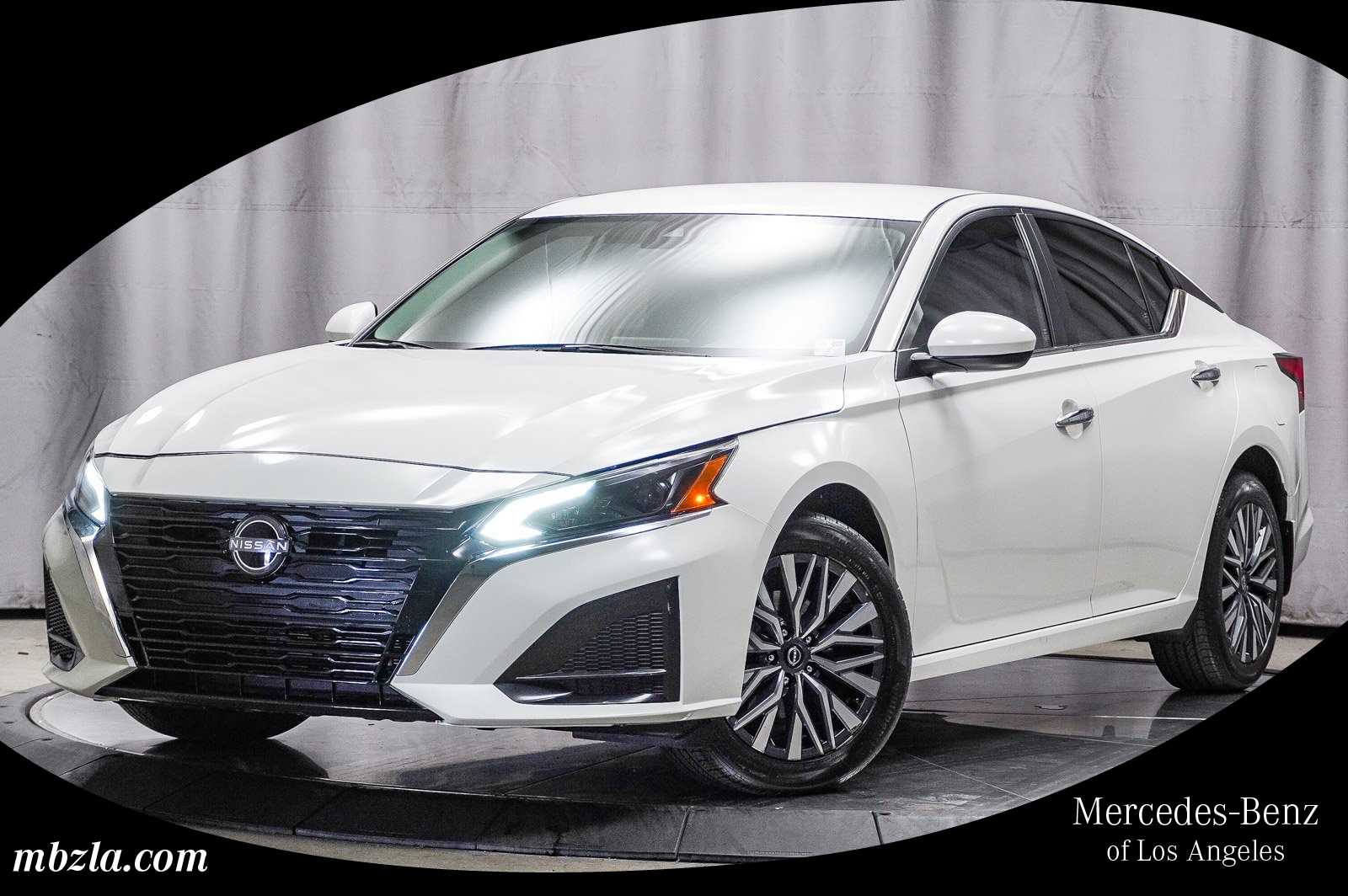 2023 Nissan Altima SV Hero Image