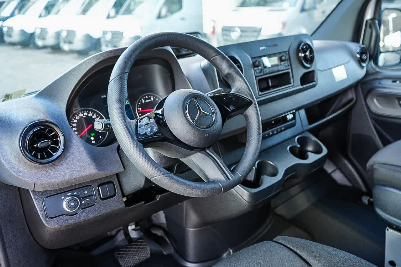 Thumbnail: 2026 Mercedes-Benz Sprinter - 12