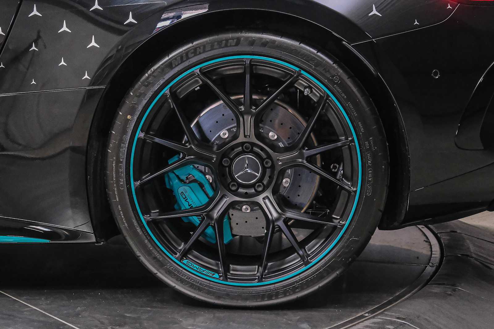 Thumbnail: 2025 Mercedes-Benz AMG GT - 9