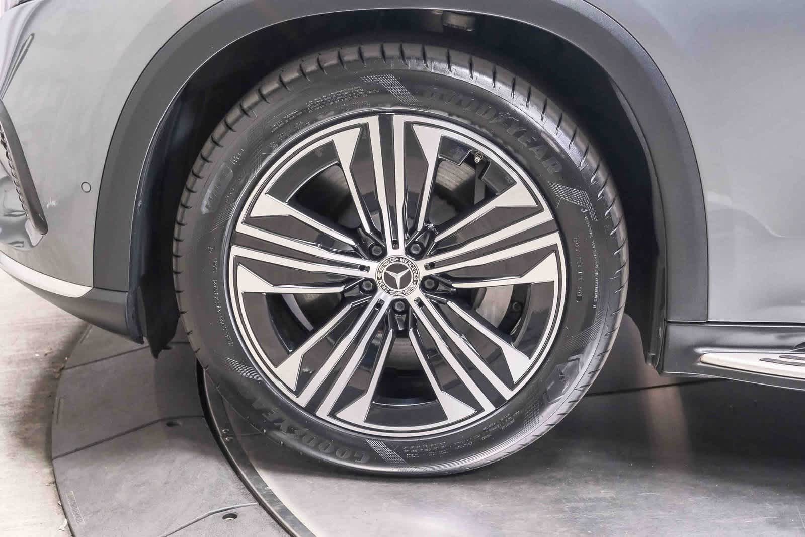 Thumbnail: 2023 Mercedes-Benz EQS - 10