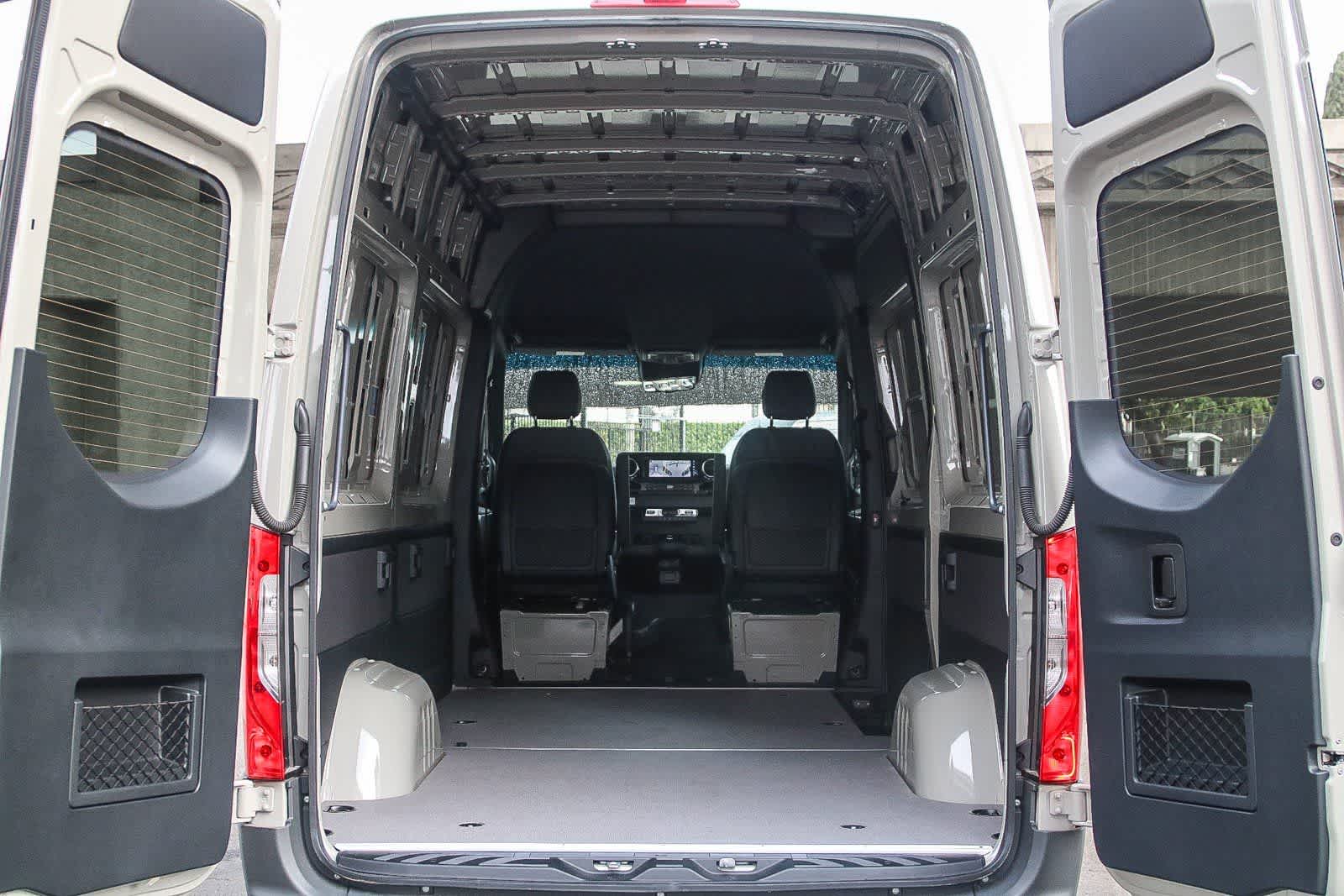 Thumbnail: 2024 Mercedes-Benz Sprinter - 22