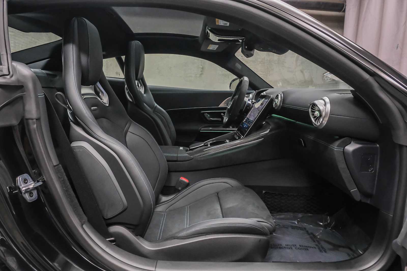 Thumbnail: 2025 Mercedes-Benz AMG GT - 16