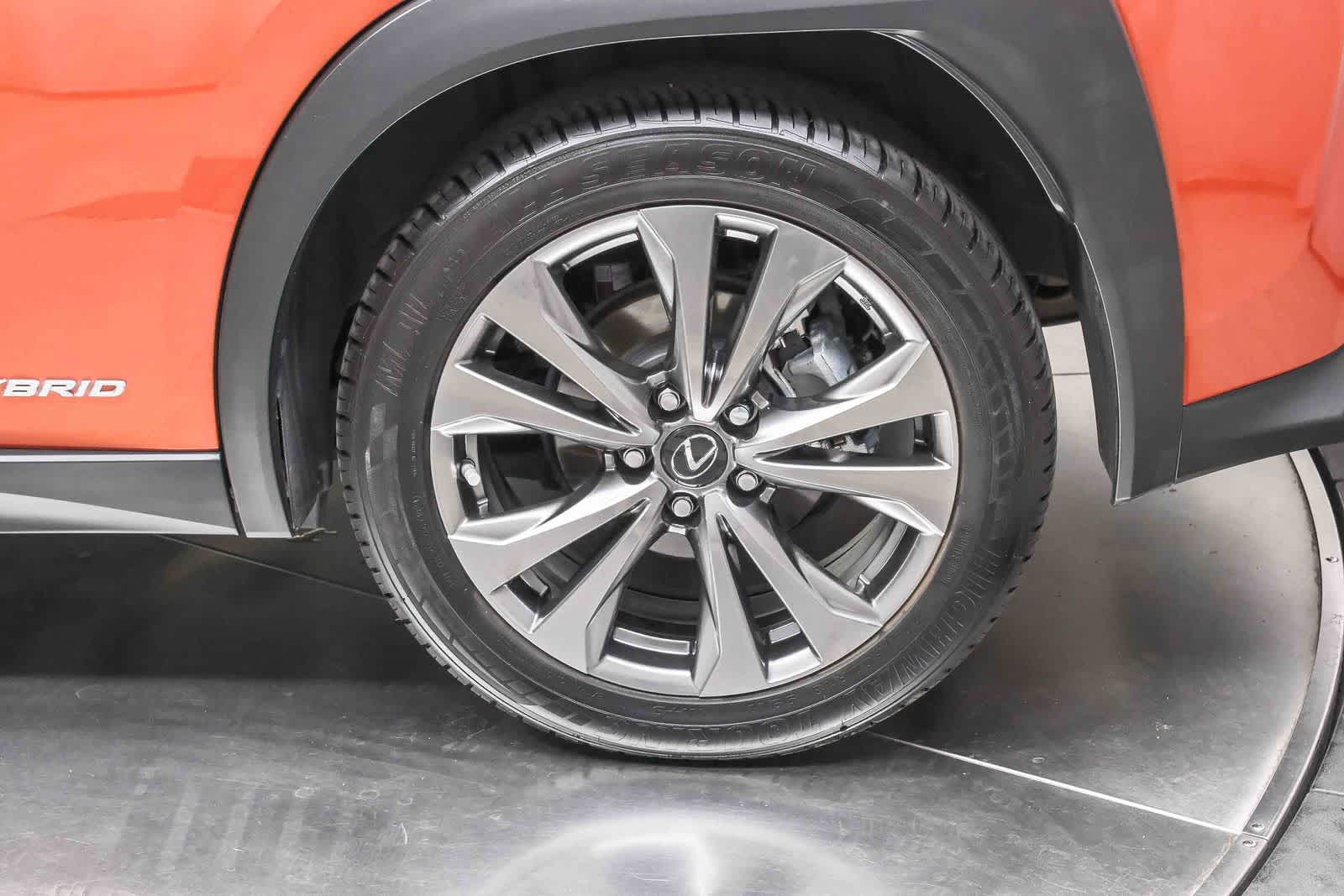 Thumbnail: 2020 Lexus UX - 9