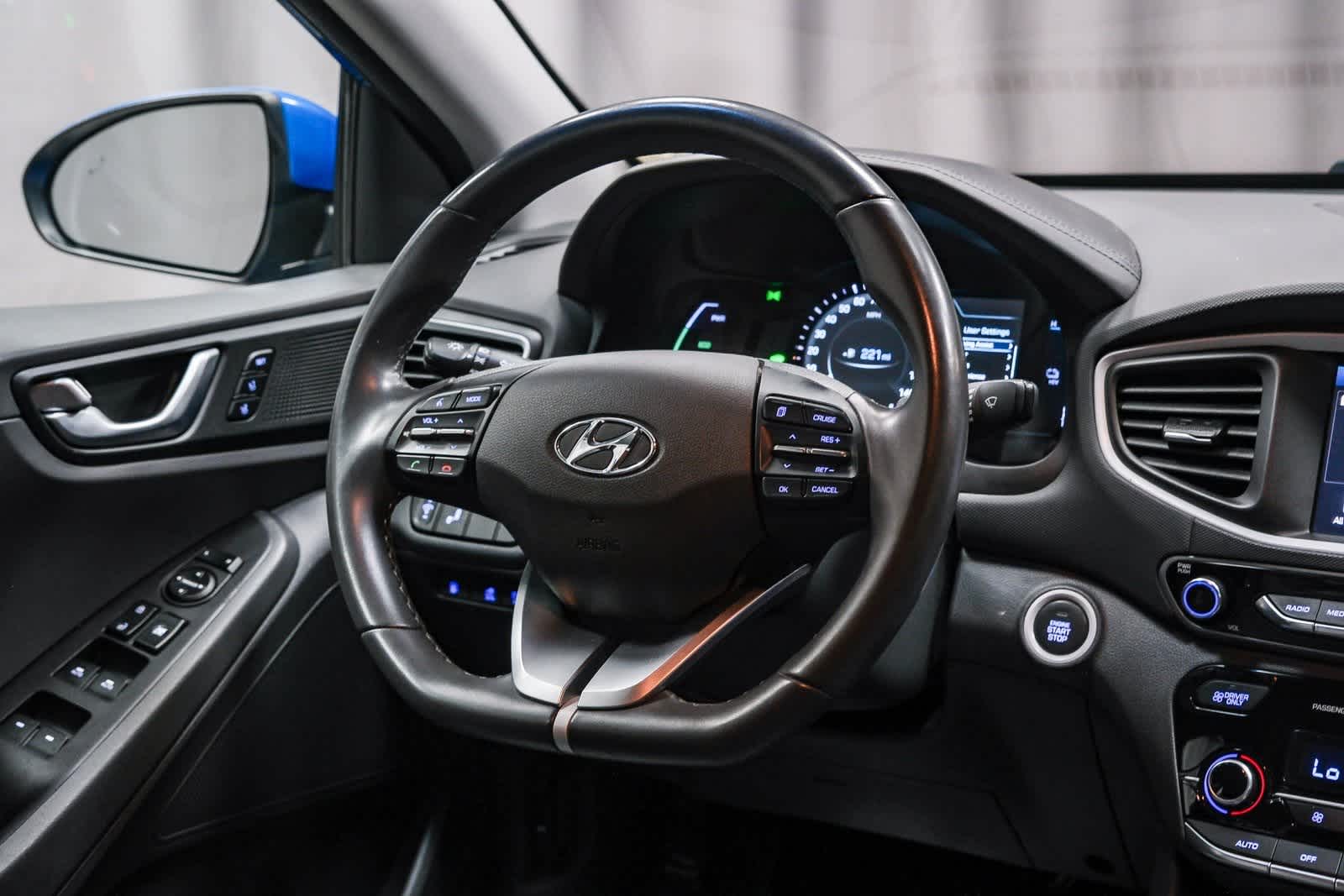 Thumbnail: 2018 Hyundai Ioniq - 17