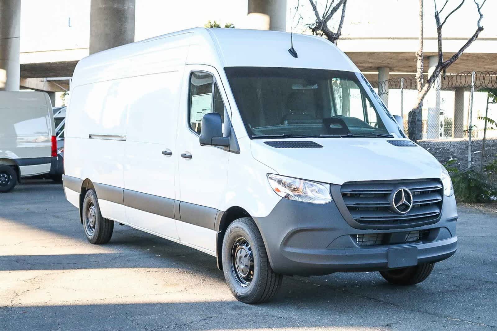 Thumbnail: 2026 Mercedes-Benz Sprinter - 3