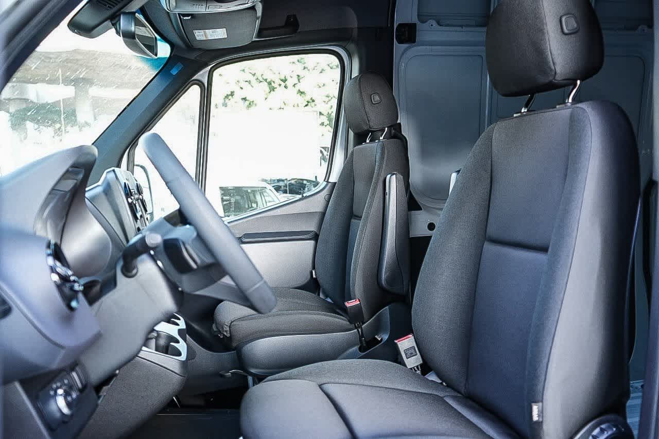 Thumbnail: 2026 Mercedes-Benz Sprinter - 16