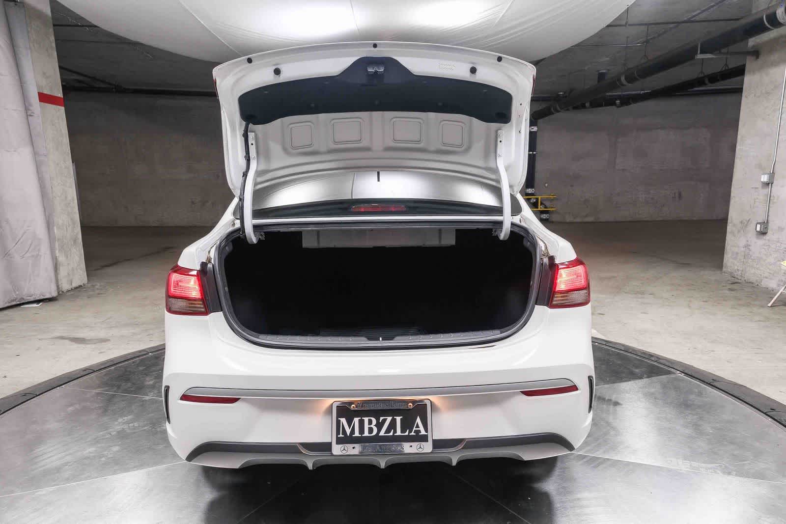 Thumbnail: 2023 Kia Rio - 26