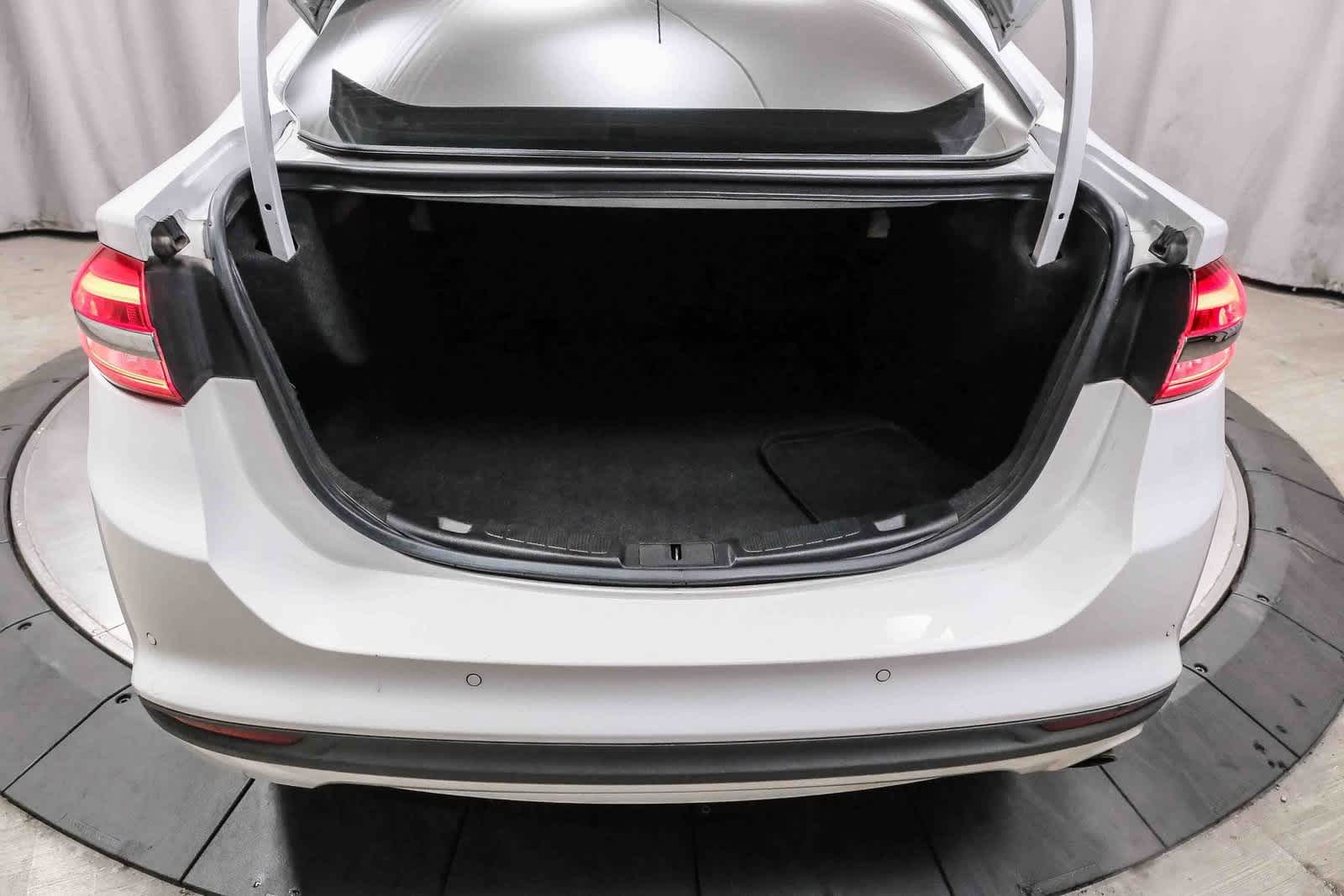 Thumbnail: 2018 Ford Fusion - 28