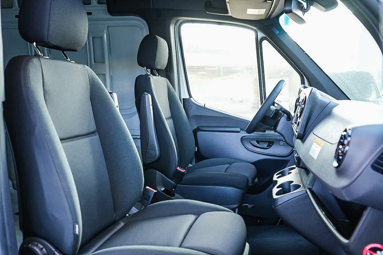 Thumbnail: 2026 Mercedes-Benz Sprinter - 15