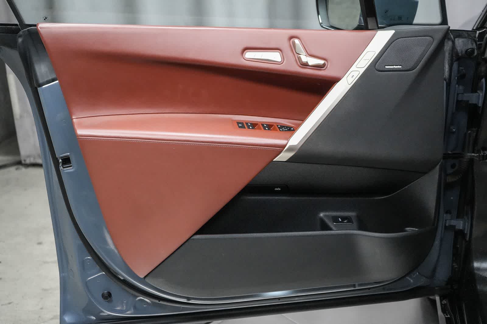 Thumbnail: 2023 BMW iX - 21