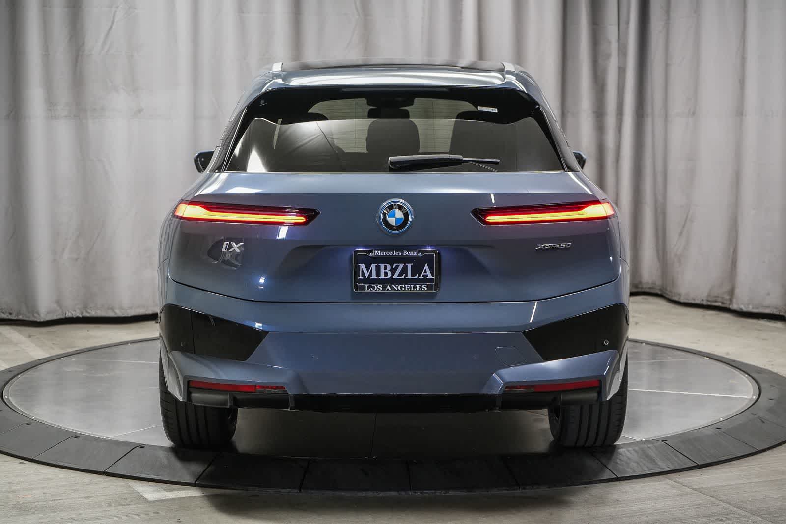 Thumbnail: 2023 BMW iX - 8