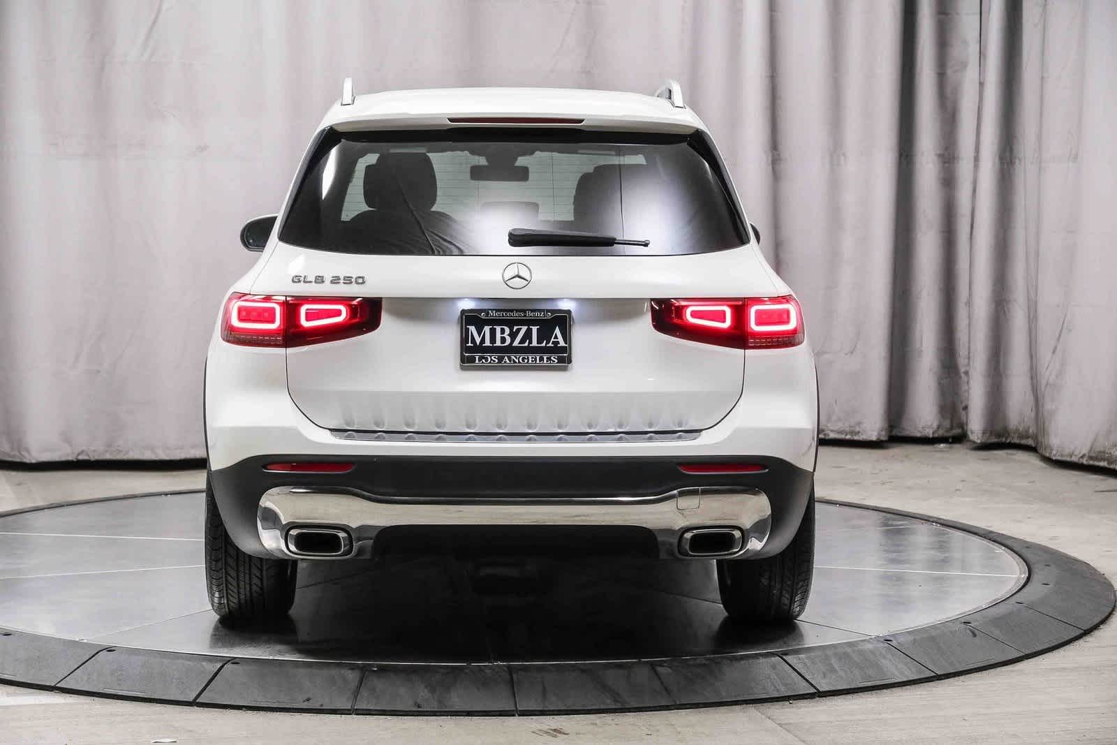 Thumbnail: 2022 Mercedes-Benz GLB - 3