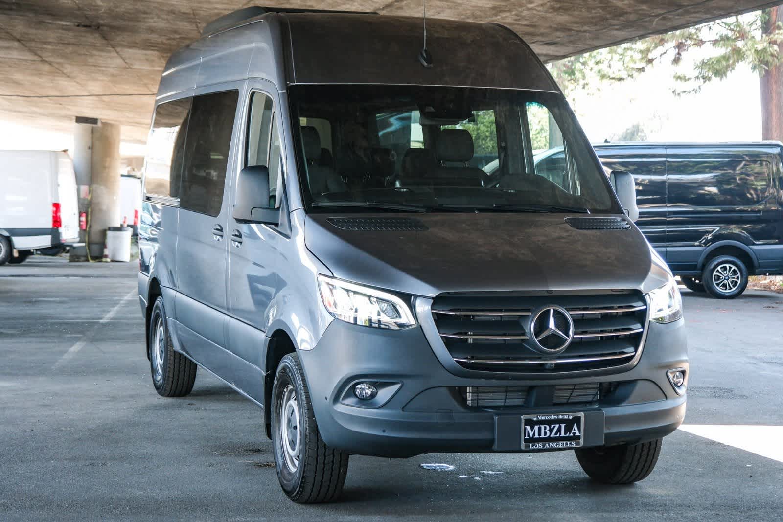 Thumbnail: 2024 Mercedes-Benz Sprinter - 3