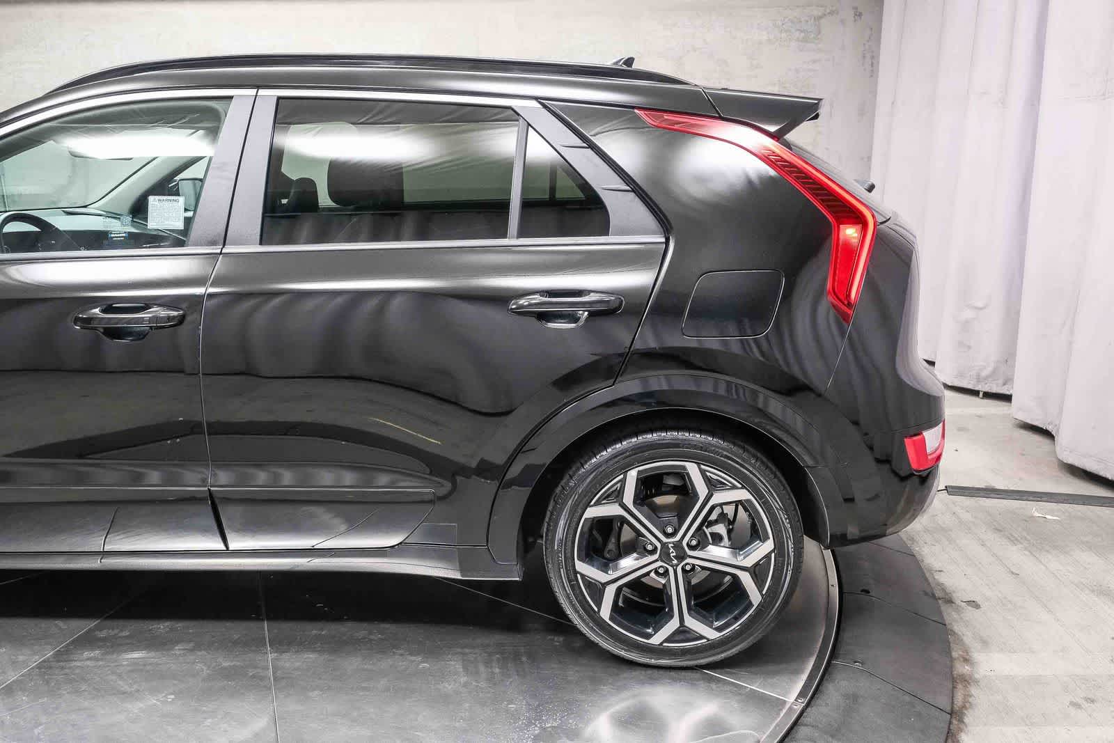 Thumbnail: 2023 Kia Niro - 7