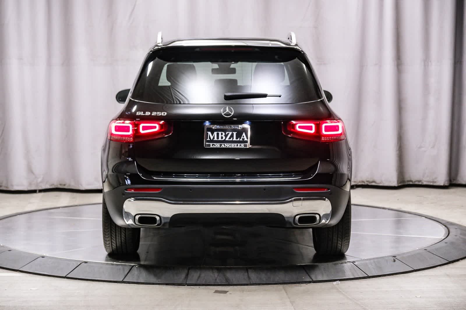 Thumbnail: 2023 Mercedes-Benz GLB - 3