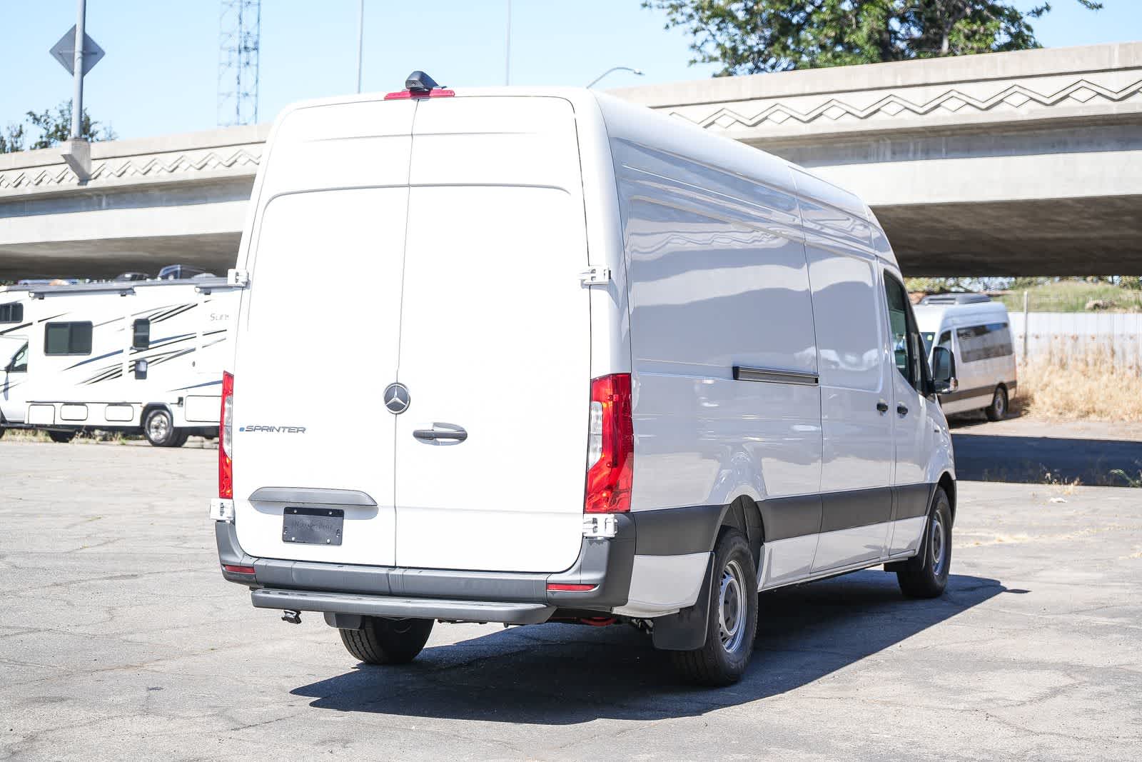 Thumbnail: 2025 Mercedes-Benz eSprinter - 6