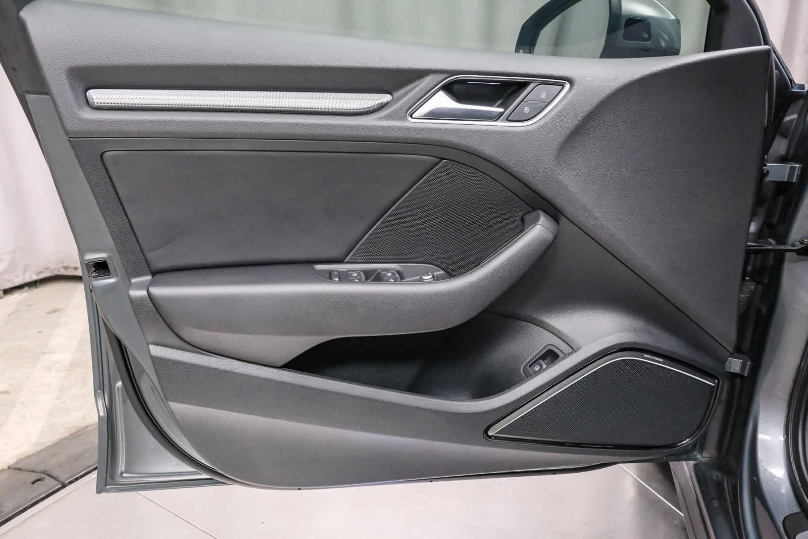 Thumbnail: 2018 Audi A3 e-tron - 23