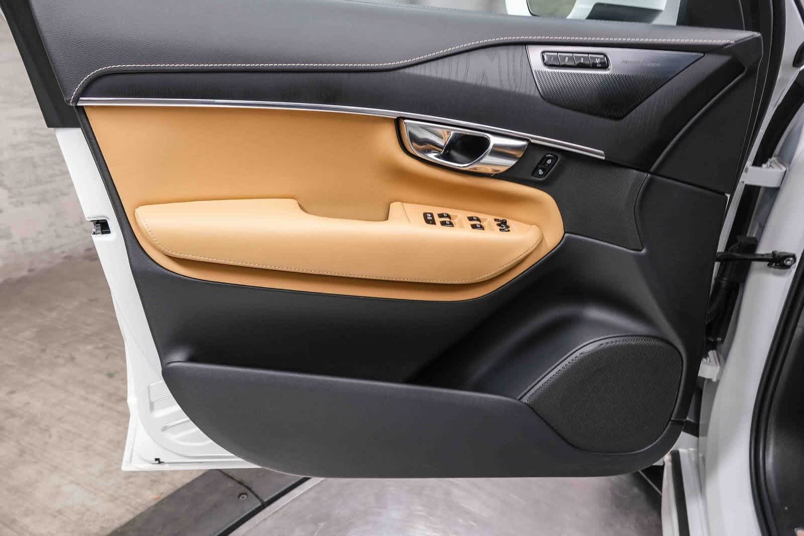 Thumbnail: 2021 Volvo XC90 - 21