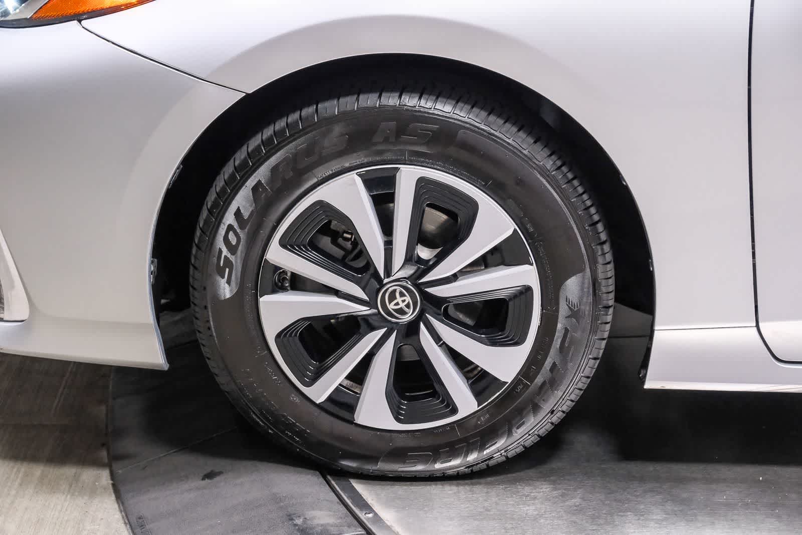 Thumbnail: 2017 Toyota Prius Prime - 10