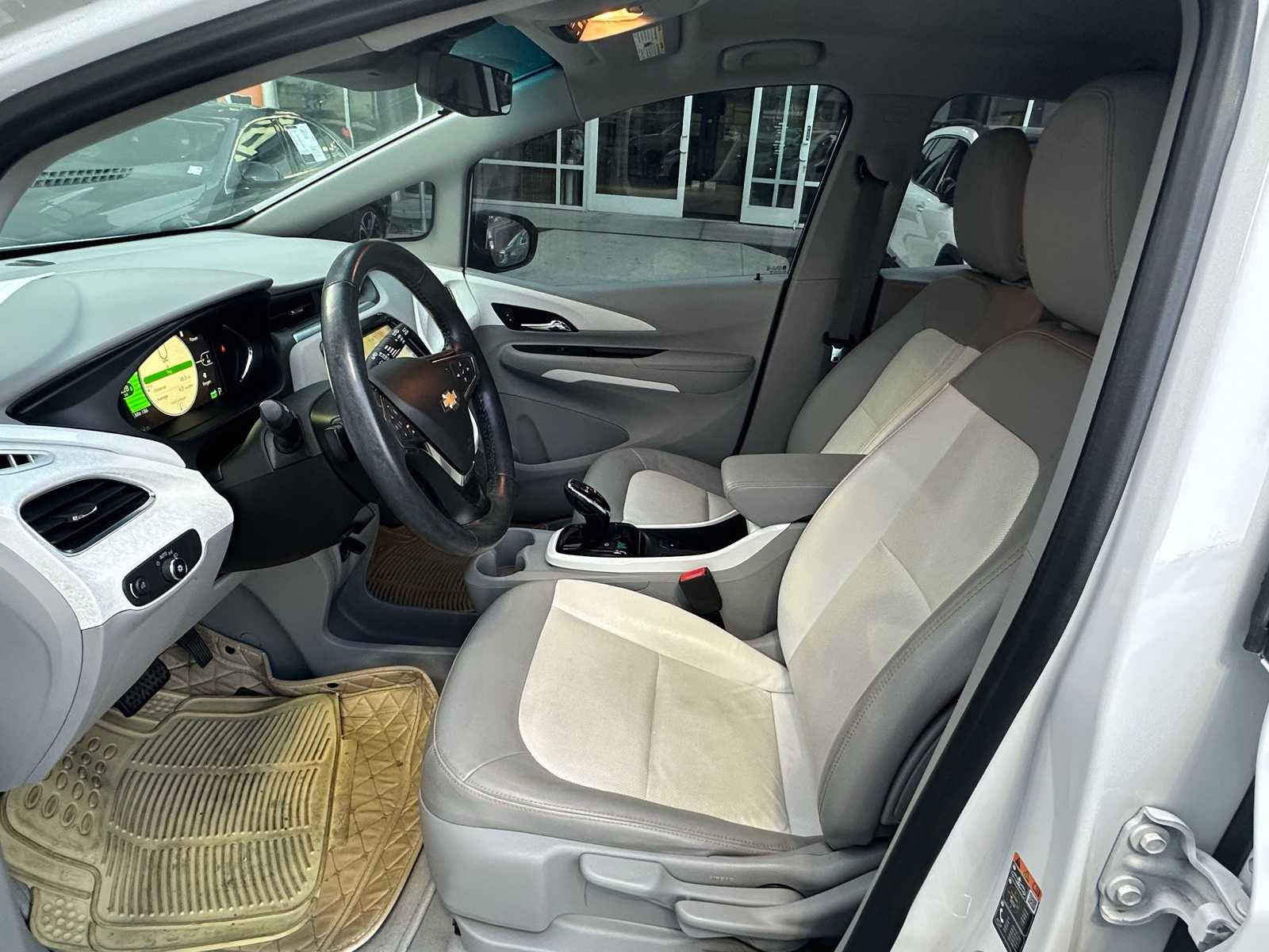 Thumbnail: 2017 Chevrolet Bolt EV - 6