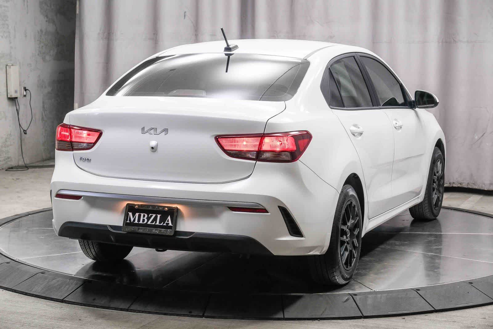 Thumbnail: 2023 Kia Rio - 4