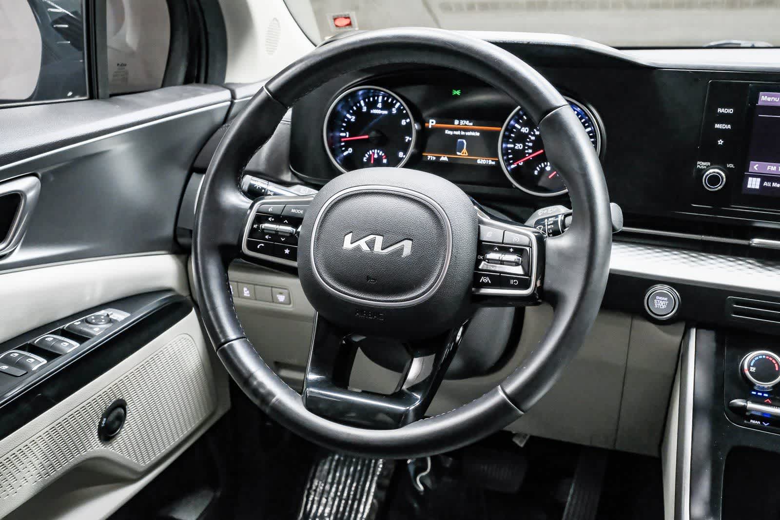 Thumbnail: 2022 Kia Carnival - 11