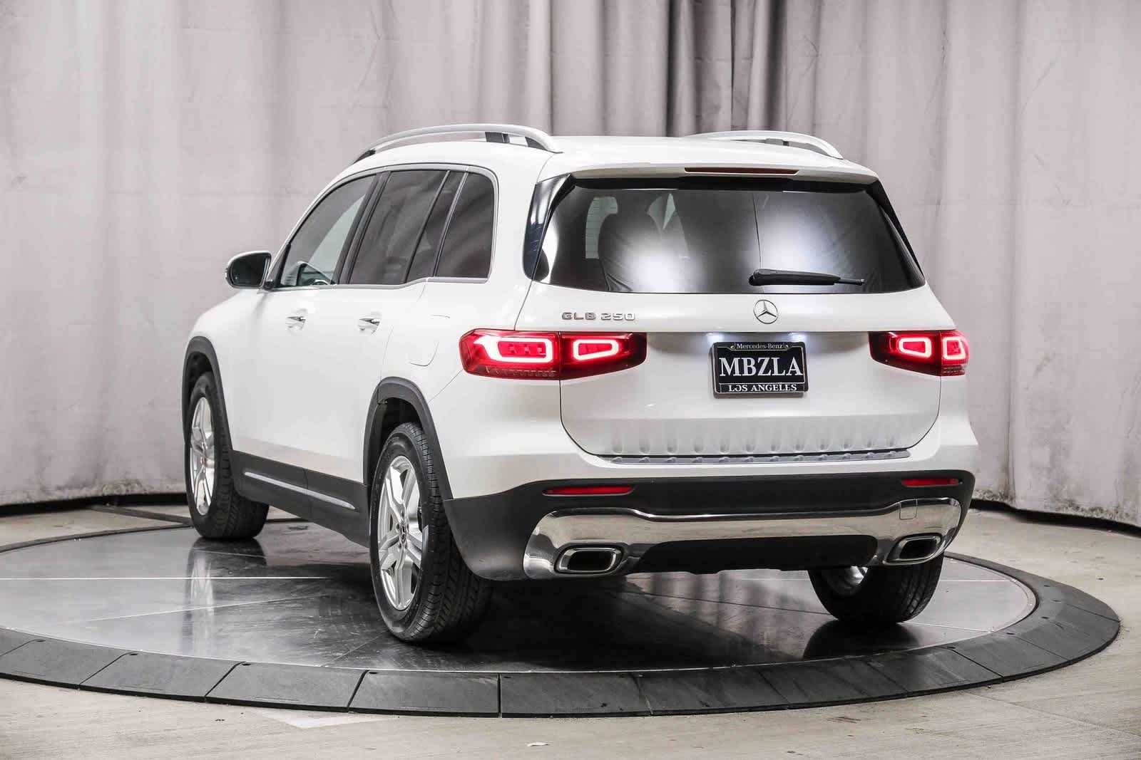 Thumbnail: 2022 Mercedes-Benz GLB - 2