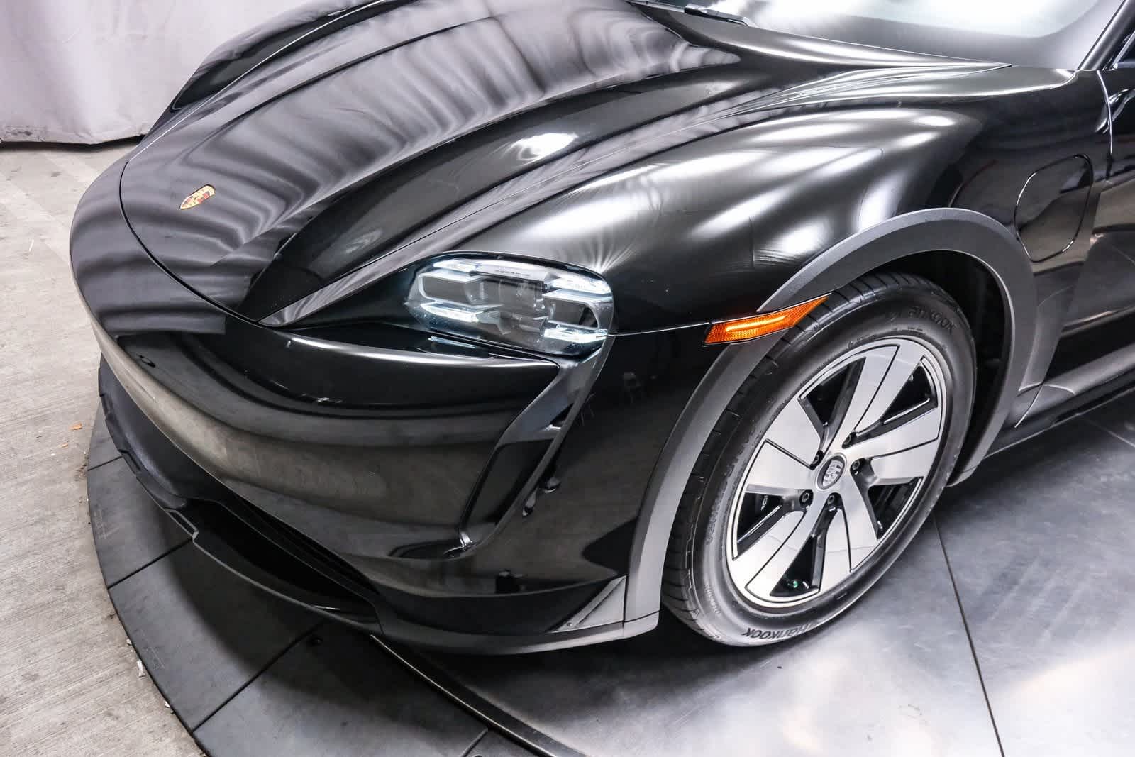 Thumbnail: 2023 Porsche Taycan - 10