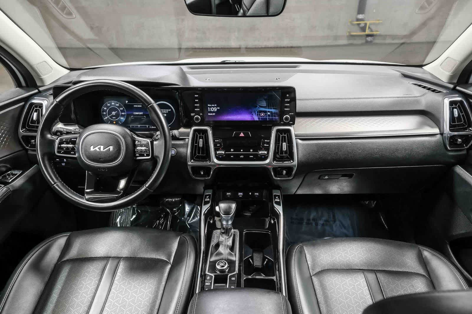 Thumbnail: 2023 Kia Sorento - 13