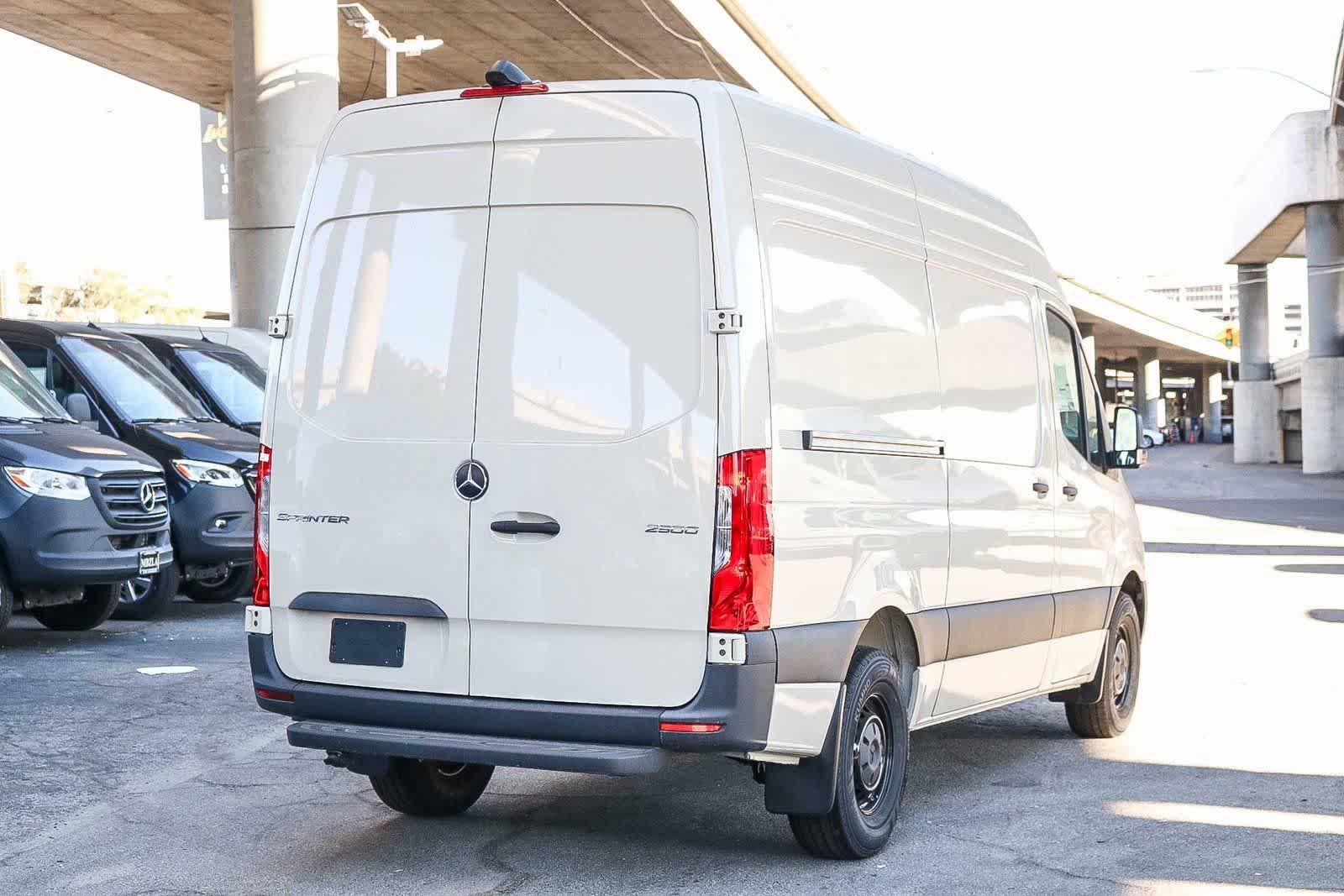 Thumbnail: 2025 Mercedes-Benz Sprinter - 6