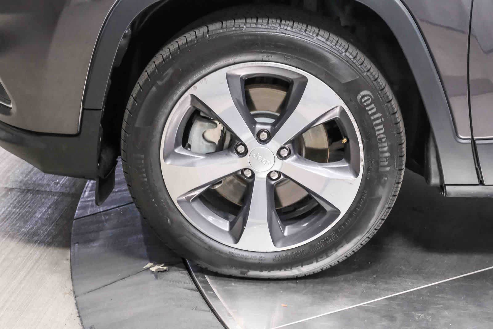 Thumbnail: 2019 Jeep Cherokee - 10