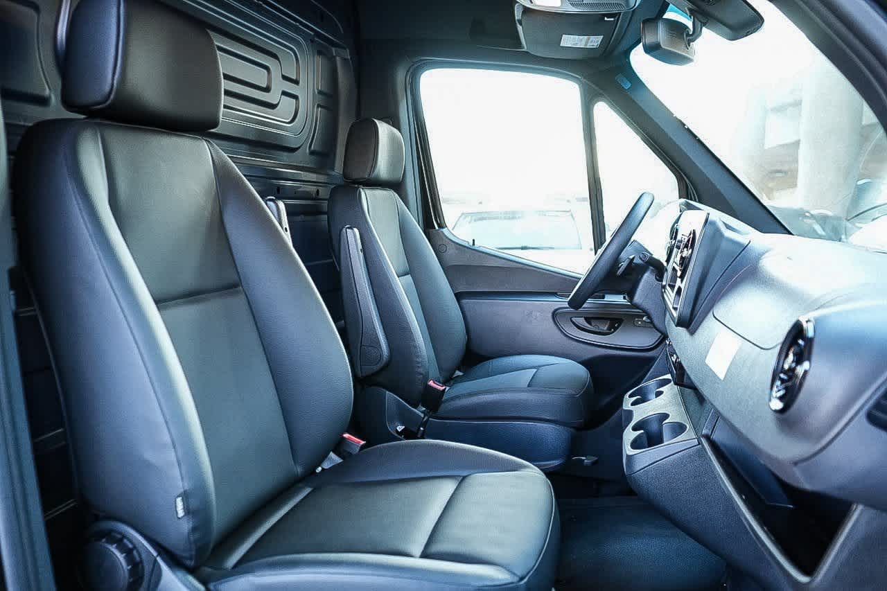 Thumbnail: 2024 Mercedes-Benz Sprinter - 15