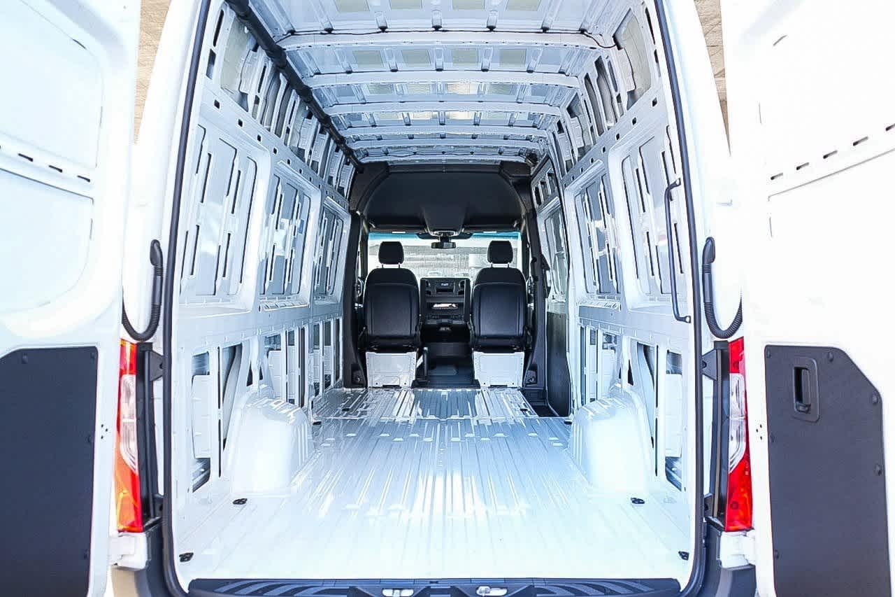 Thumbnail: 2026 Mercedes-Benz Sprinter - 23