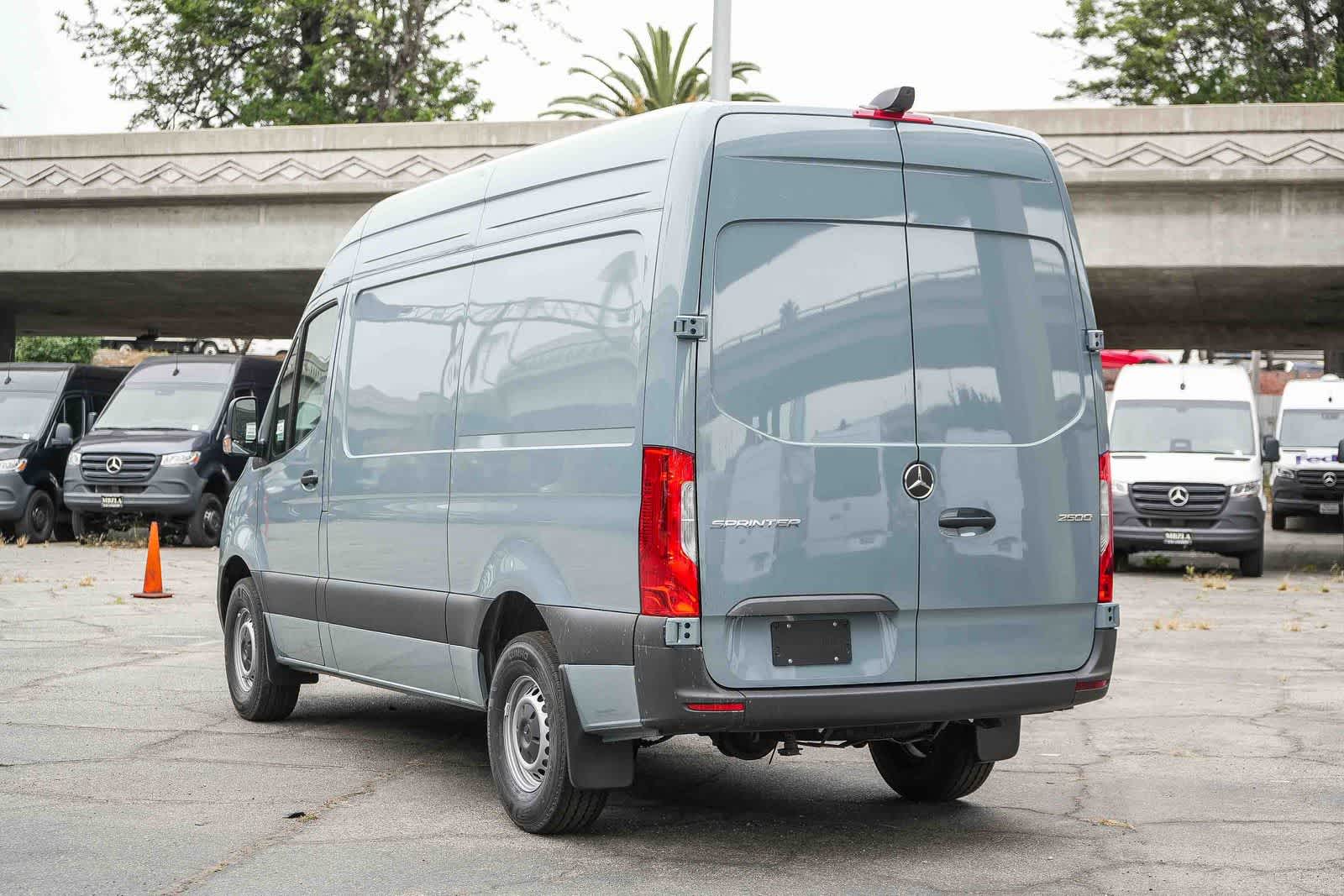 Thumbnail: 2026 Mercedes-Benz Sprinter - 8