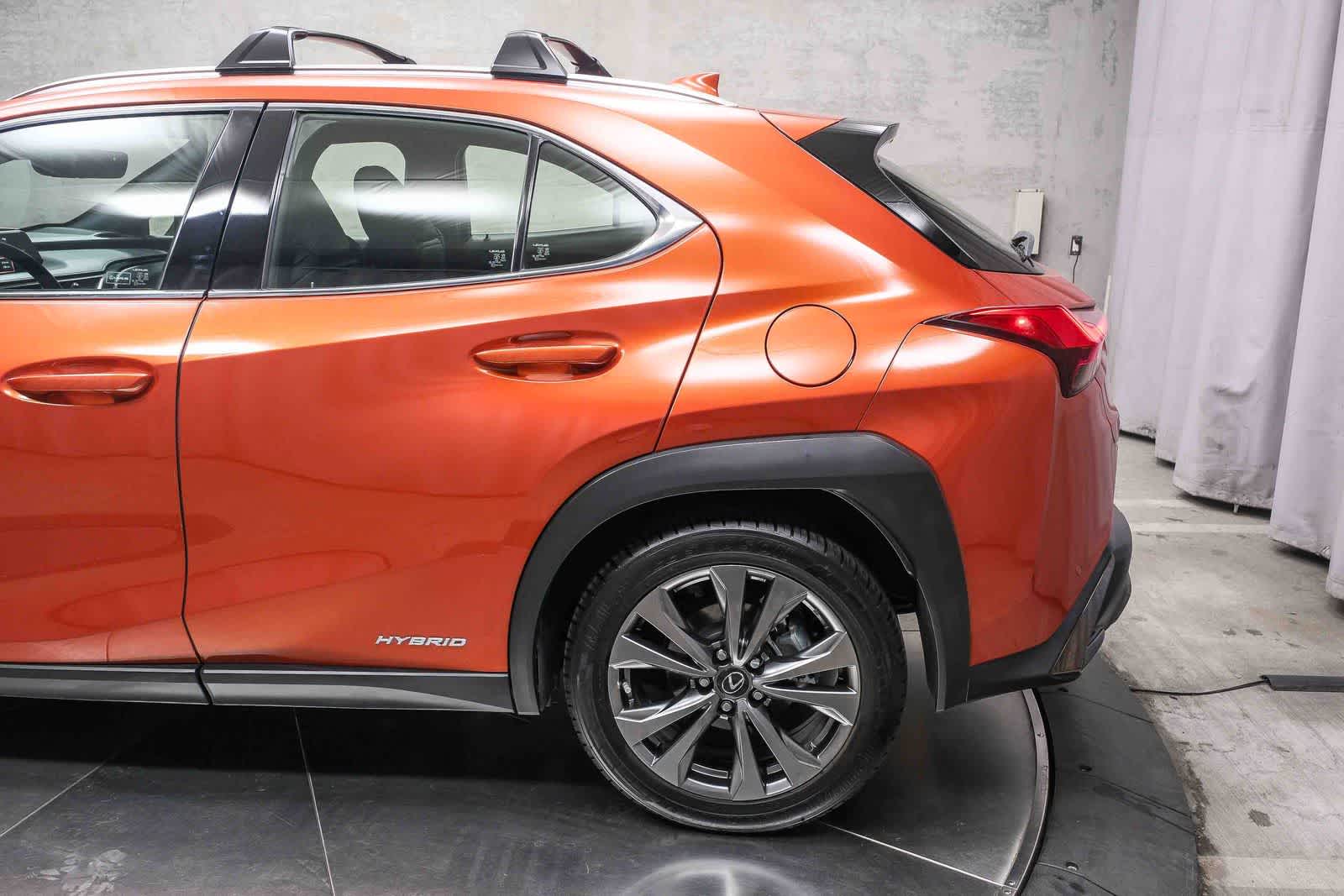 Thumbnail: 2020 Lexus UX - 8