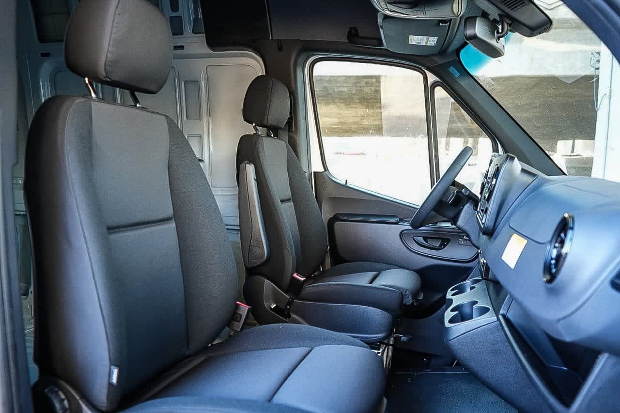 Thumbnail: 2026 Mercedes-Benz Sprinter - 15