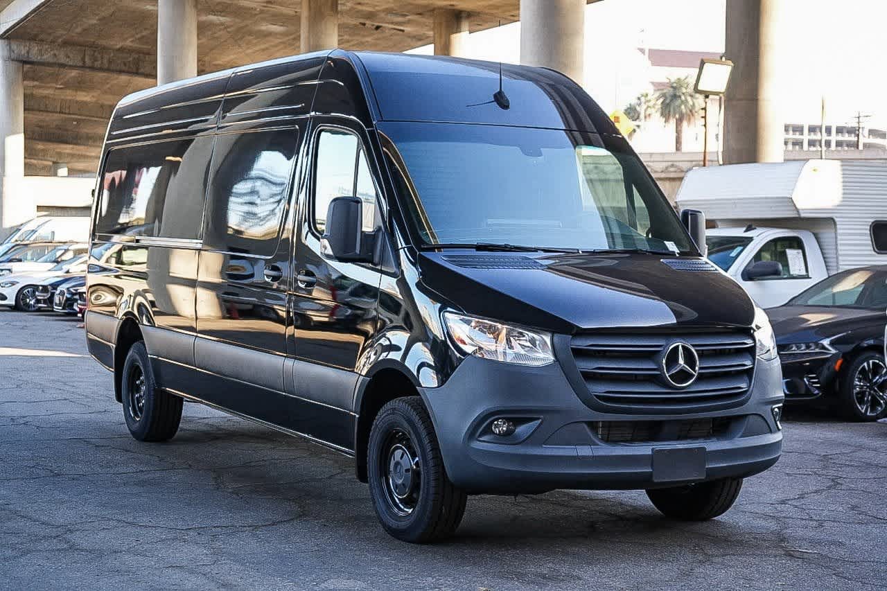 Thumbnail: 2024 Mercedes-Benz Sprinter - 3
