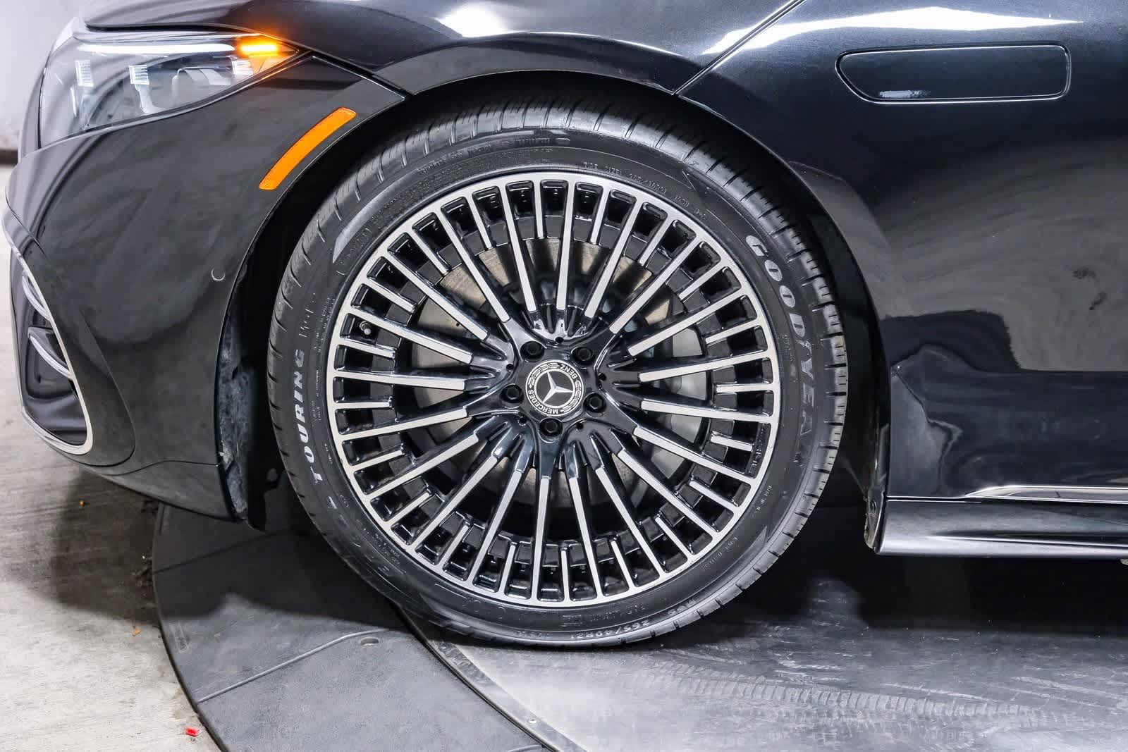 Thumbnail: 2023 Mercedes-Benz EQS - 10