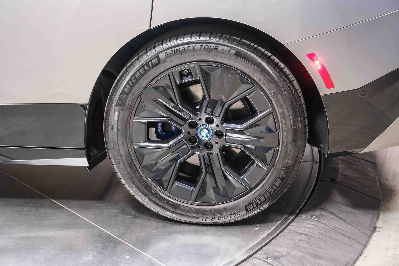 Thumbnail: 2023 BMW iX - 9