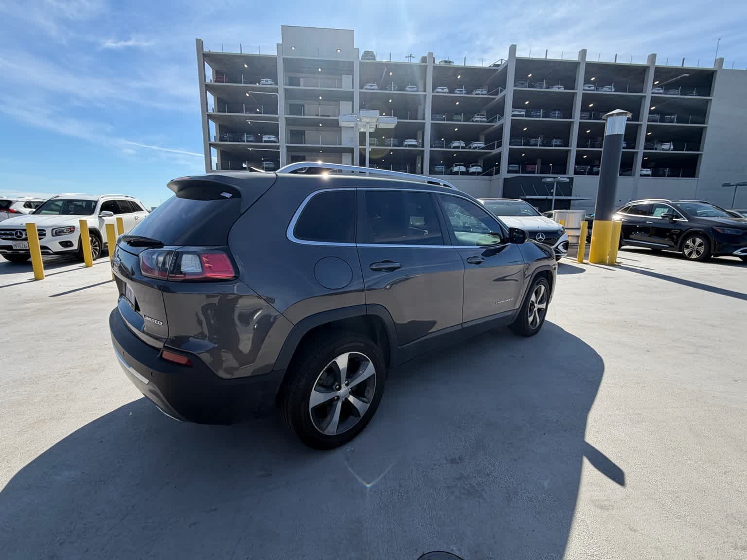 Thumbnail: 2019 Jeep Cherokee - 4