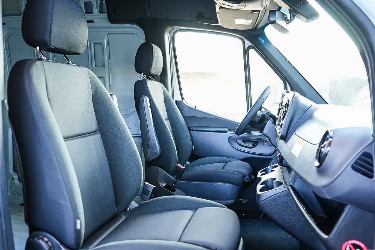 Thumbnail: 2026 Mercedes-Benz Sprinter - 15