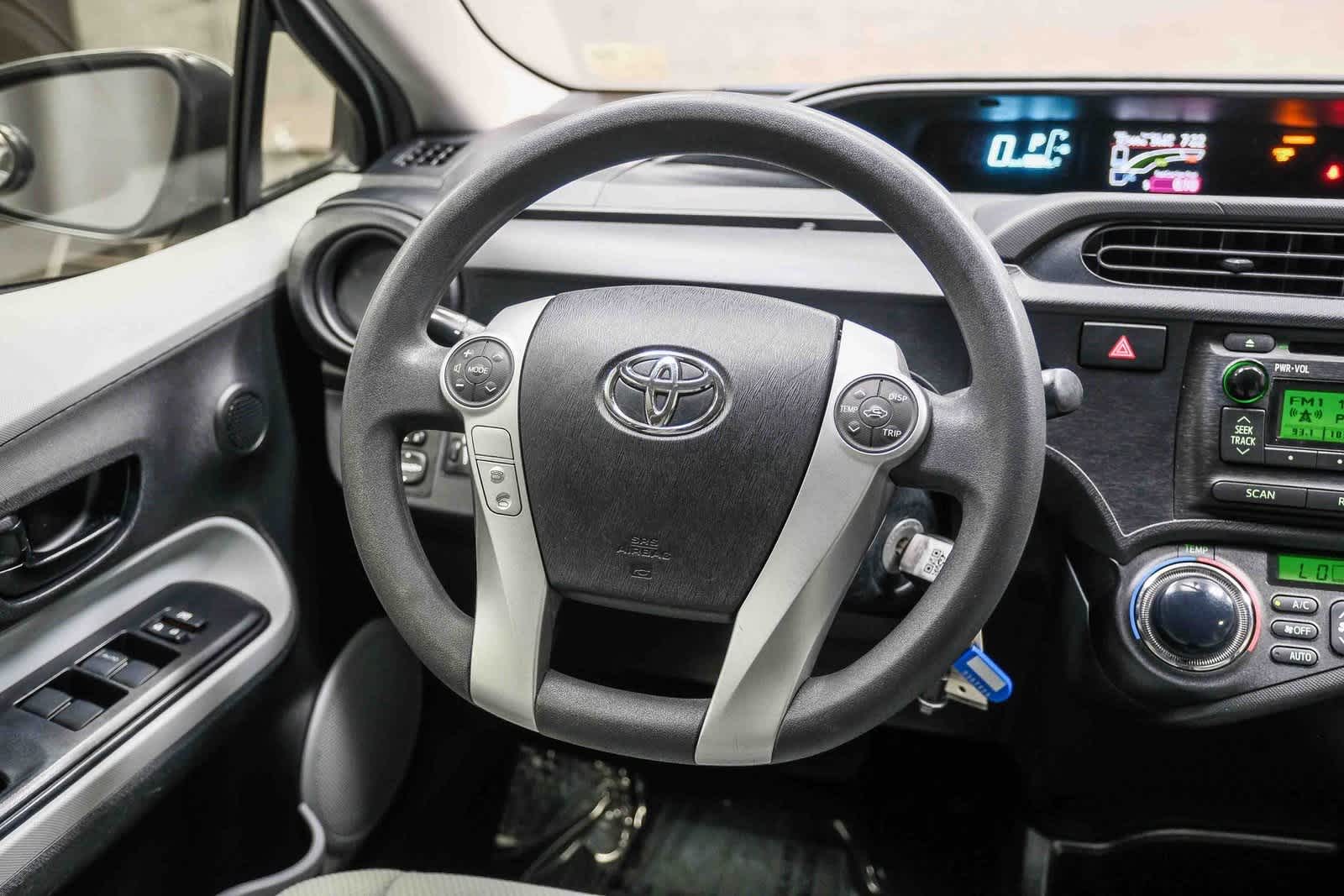 Thumbnail: 2014 Toyota Prius c - 17