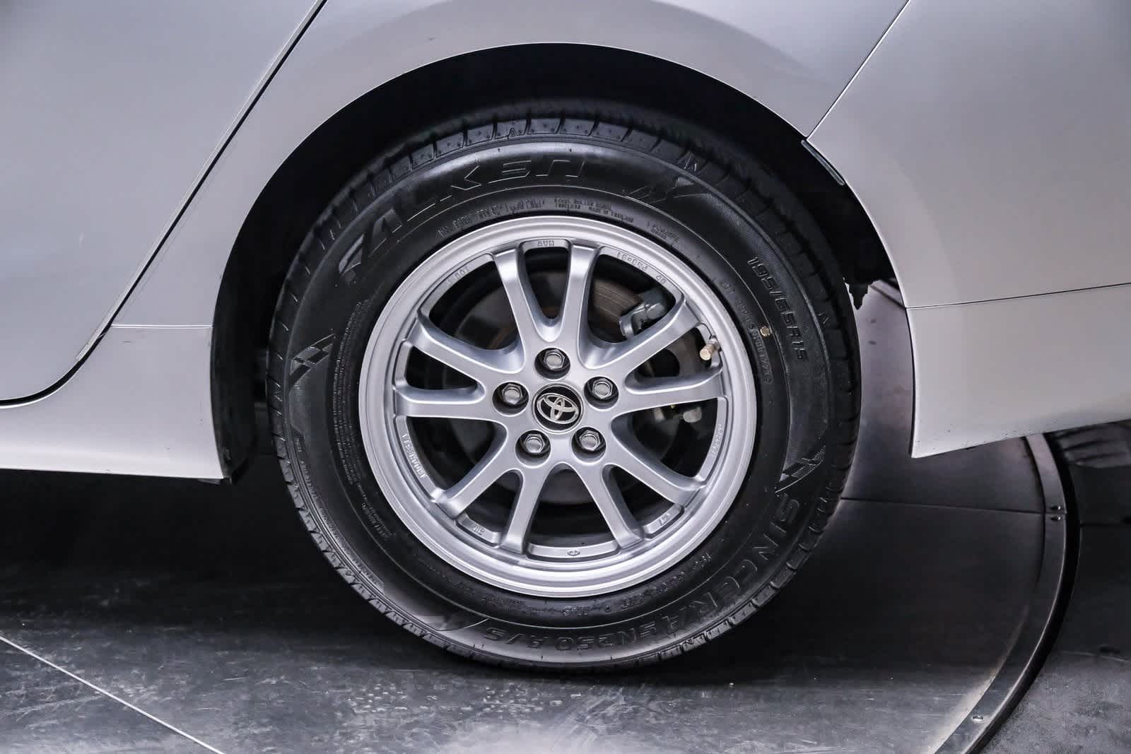 Thumbnail: 2016 Toyota Prius - 9