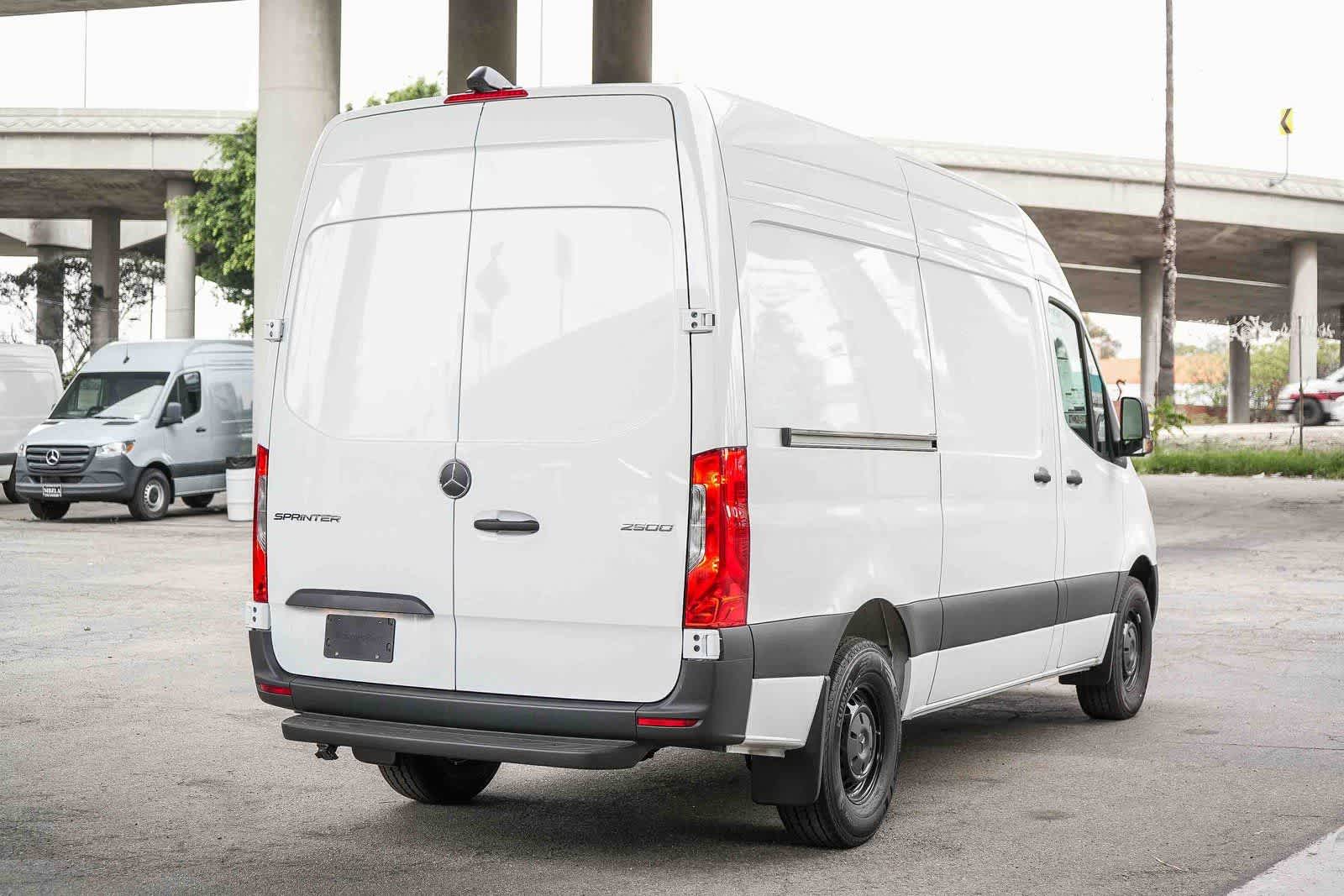 Thumbnail: 2026 Mercedes-Benz Sprinter - 6