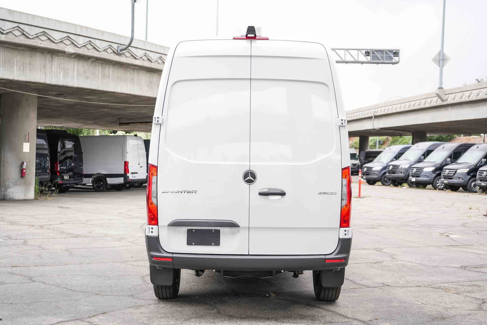 Thumbnail: 2026 Mercedes-Benz Sprinter - 8