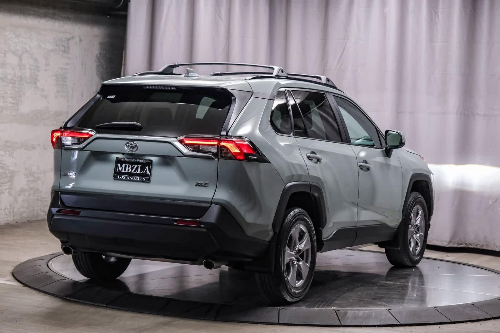 Thumbnail: 2022 Toyota RAV4 - 9