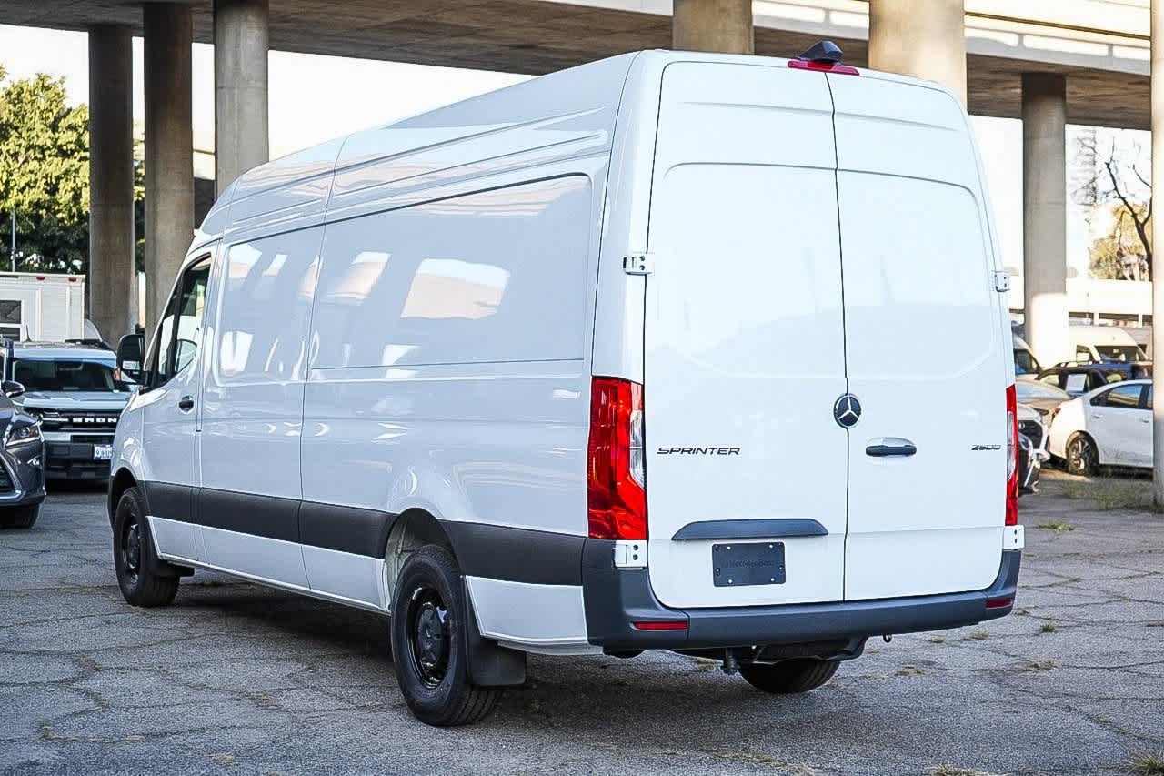 Thumbnail: 2026 Mercedes-Benz Sprinter - 8